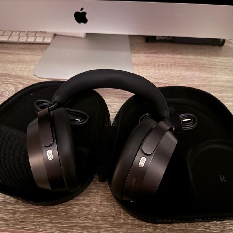 Customer photo for "Impressive pair of headphones that are worth the money"