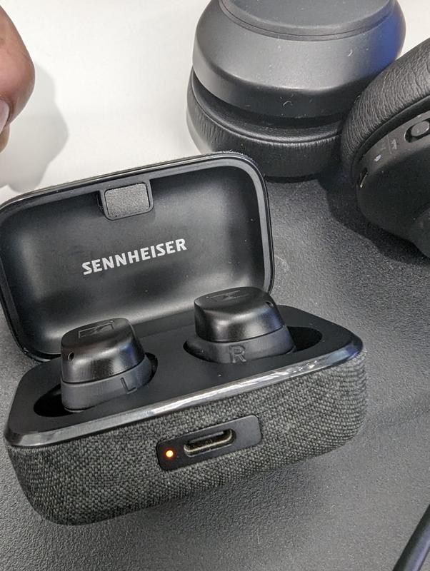 both earbuds shows not charged