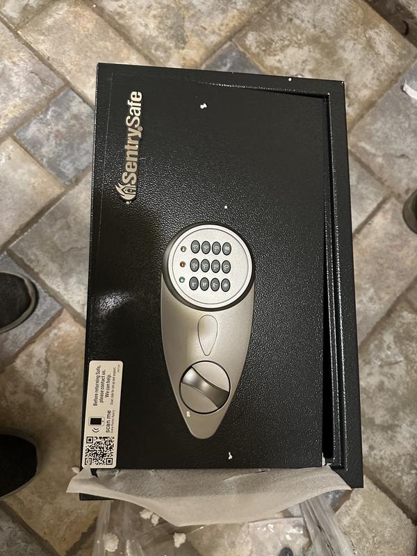 オフィス家具 Personal Security Safe Series X075 Sentry Safe X075 Security Safe - Office Depot