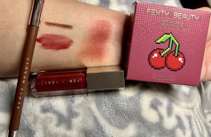 fenty beauty chocolate cherriez セット Fenty Beauty CHERRIEZ Set - Gloss Bomb Cherry Amor & Lip