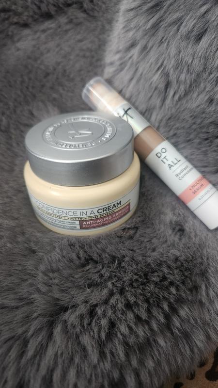 Confidence in a Cream Hydrating Moisturizer - IT Cosmetics | Sephora