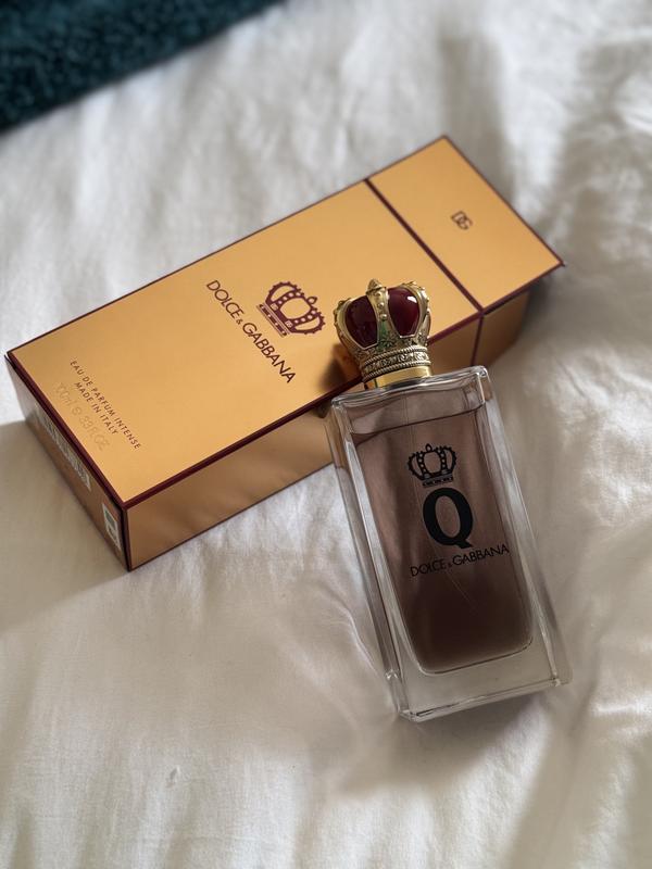 Q Eau de Parfum Intense with Dark Cherry & Amber Travel Spray
