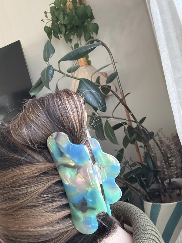 Large Nimbus Hair Claw Clip in Jelly - Chunks | Sephora