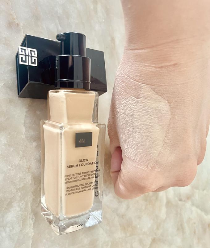 Prisme Libre Glow Serum Blurring Foundation with Natural Finish
