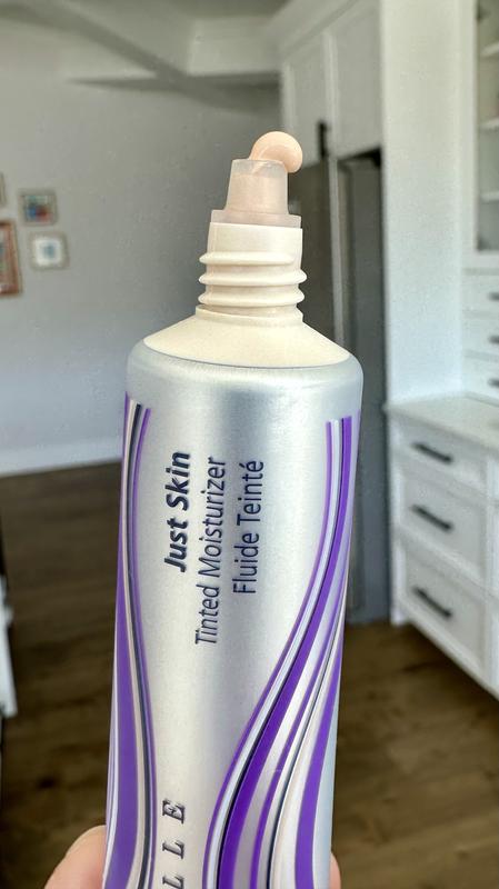 Just Skin Smoothing Lightweight Tinted Moisturizer - CHANTECAILLE