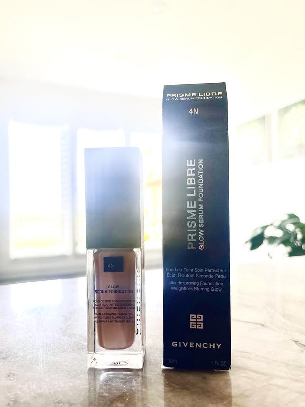 Prisme Libre Glow Serum Blurring Foundation with Natural Finish