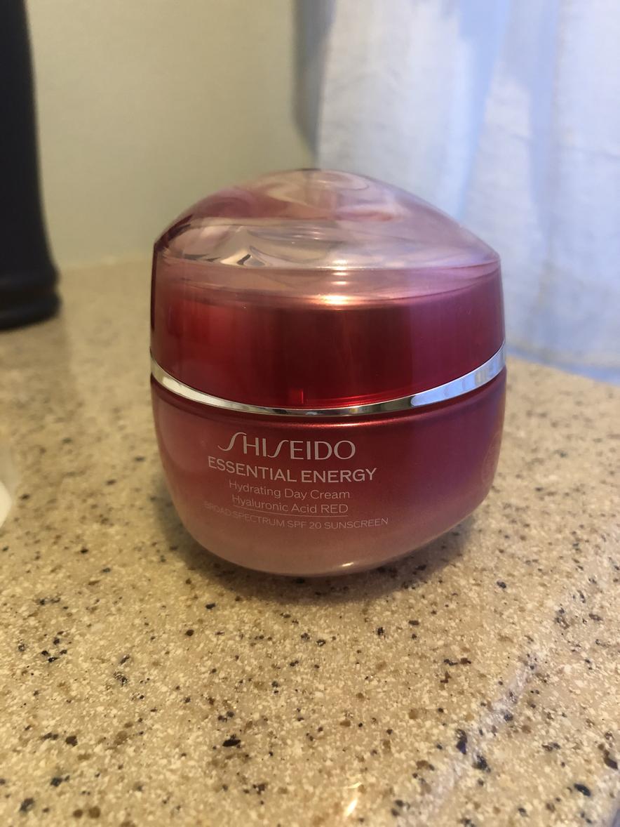 Essential Energy Hydrating Day Cream Broad Spectrum SPF 20