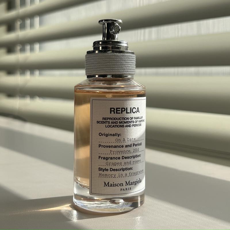 REPLICA' On A Date Eau de Toilette Travel Spray with Rose & Black
