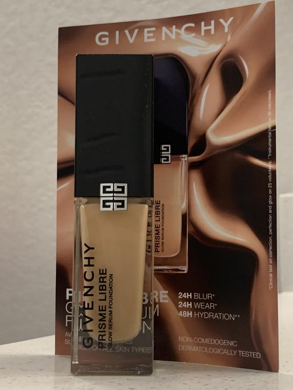 Prisme Libre Glow Serum Blurring Foundation with Natural Finish