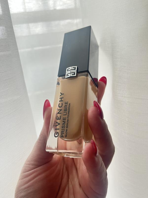 Prisme Libre Glow Serum Blurring Foundation with Natural Finish