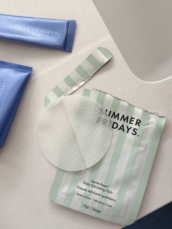 Summer Fridays Gentle Reset Daily Exfoliating Pads to Smooth +