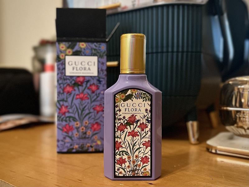 Flora Gorgeous Magnolia Eau de Parfum Travel Spray with Berries