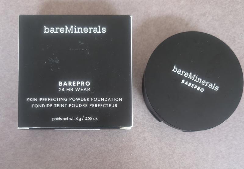 BAREPRO® 24HR Skin Perfecting Talc-Free Matte Powder Foundation