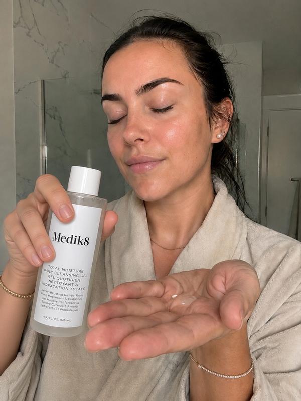 Total Moisture Daily Hydrating Cleansing Gel for Barrier