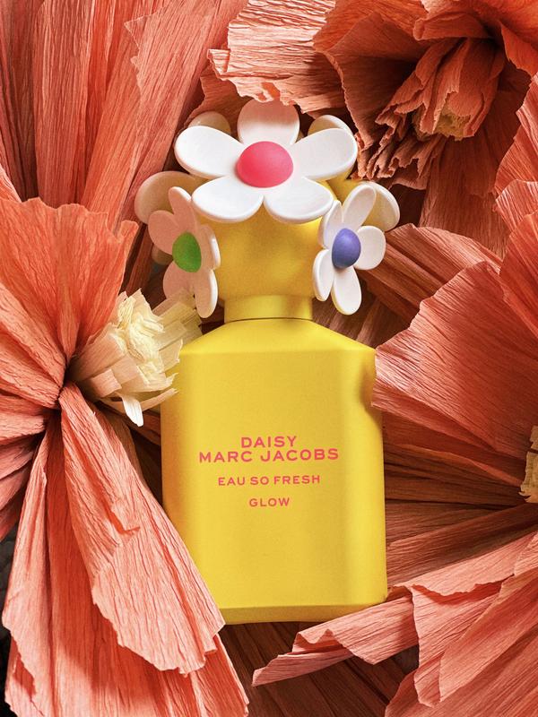 Daisy Eau So Fresh Glow Eau De Toilette With Pear, Violet
