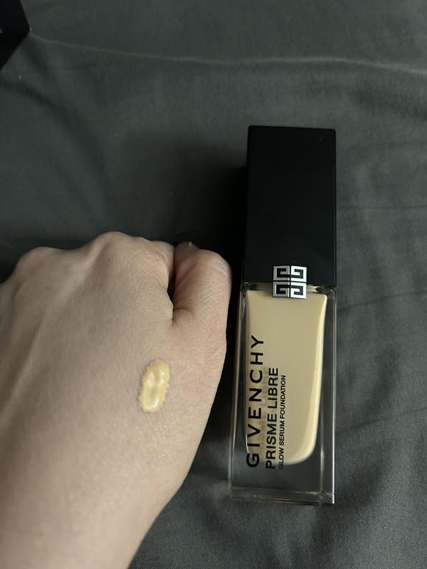 Prisme Libre Glow Serum Blurring Foundation with Natural Finish