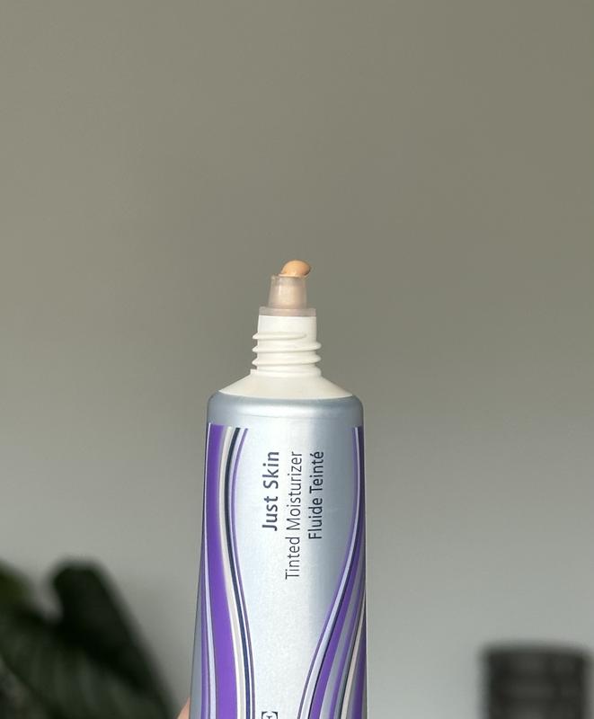 Just Skin Smoothing Lightweight Tinted Moisturizer - CHANTECAILLE