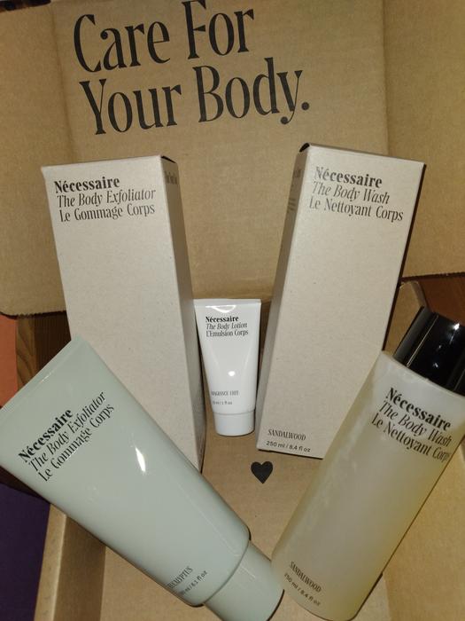 necessaire body exfoliator