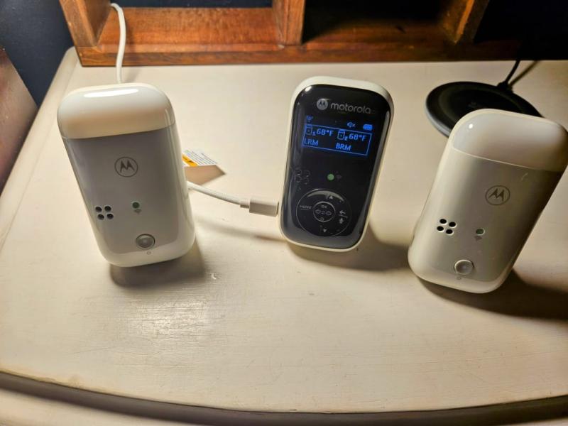 Moniteur Bébé Motorola PIP15-2 Avec 2 Caméras - Son HD, Surveillance Température, Veilleuse, Berceuses