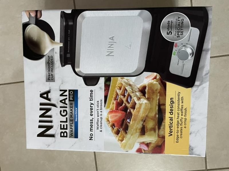 Ninja BW1001 NeverStick PRO Belgian Waffle Maker, Vertical Design, 5 Shade  Settings, with Precision-Pour Cup & Chef-curated Recipe Guide, Black 