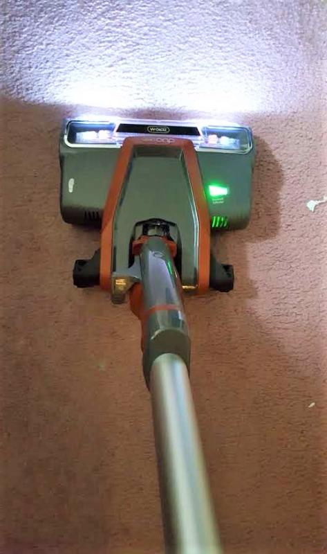 Powerful Suction with Wheels Retracted while Vacuuming