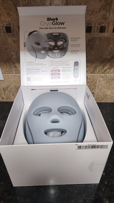 CryoGlow mask with remote during use