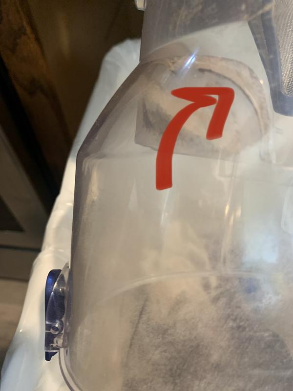 crevice/gap inside the bin that dirt/dust gets trapped in the very small corner