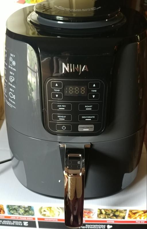 Ninja AF101 4QT Air Fryer Crisps Roasts Reheats Dehydrates Gray