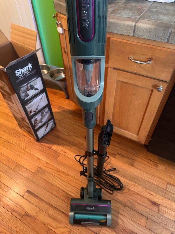 Shark Detect Ultralight Corded Stick Vacuum HZ752 8" Cleaning Path Green - Thumbnail 5