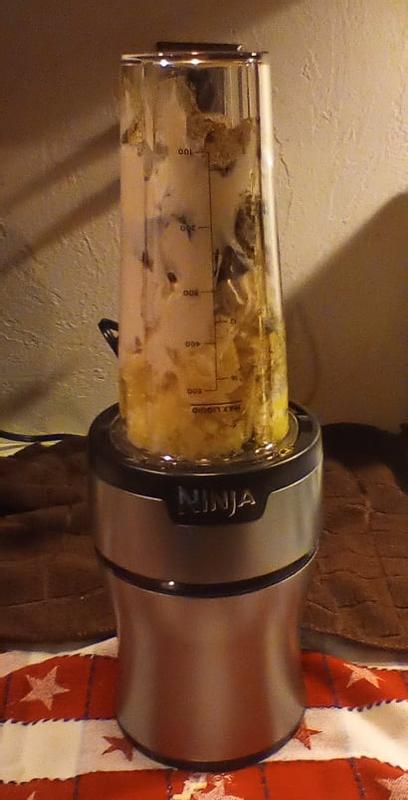  Ninja BN301 Nutri-Blender Plus Compact Personal Blender,  900-Peak-Watt Motor, Frozen Drinks, Smoothies, Sauces & More, (3) 20 oz.  To-Go Cups, (2) Spout-Lids (1) Storage-Lid, Dishwasher Safe, Silver: Home &  Kitchen