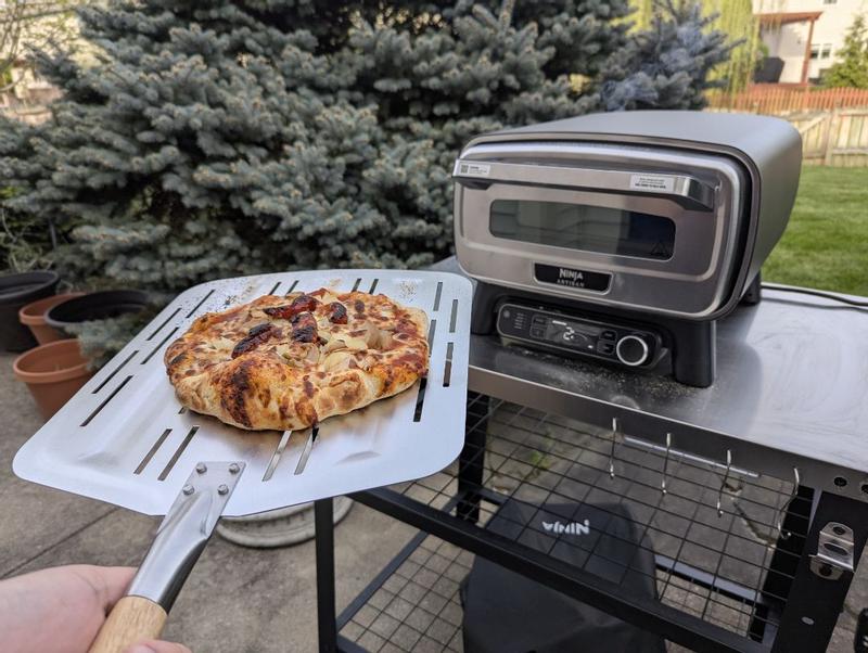 Ninja Artisan™ 5-in-1 Portable Pizza Oven in Black and Gold