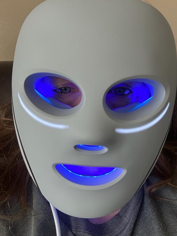 CryoGlow mask and under-eye cooling pads