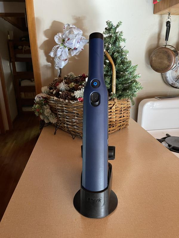 Lightweight sleek handheld cordless vacuum