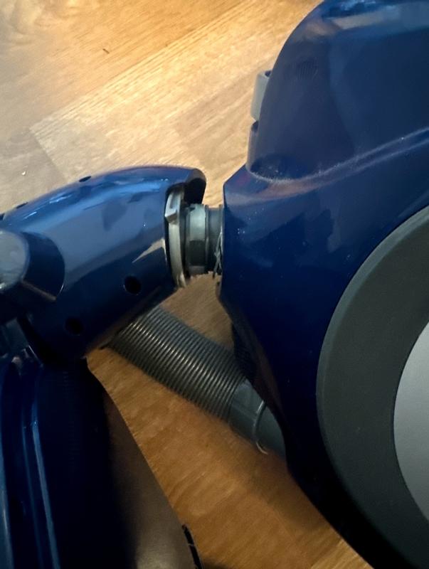 Detachable vacuum base completely broke apart.