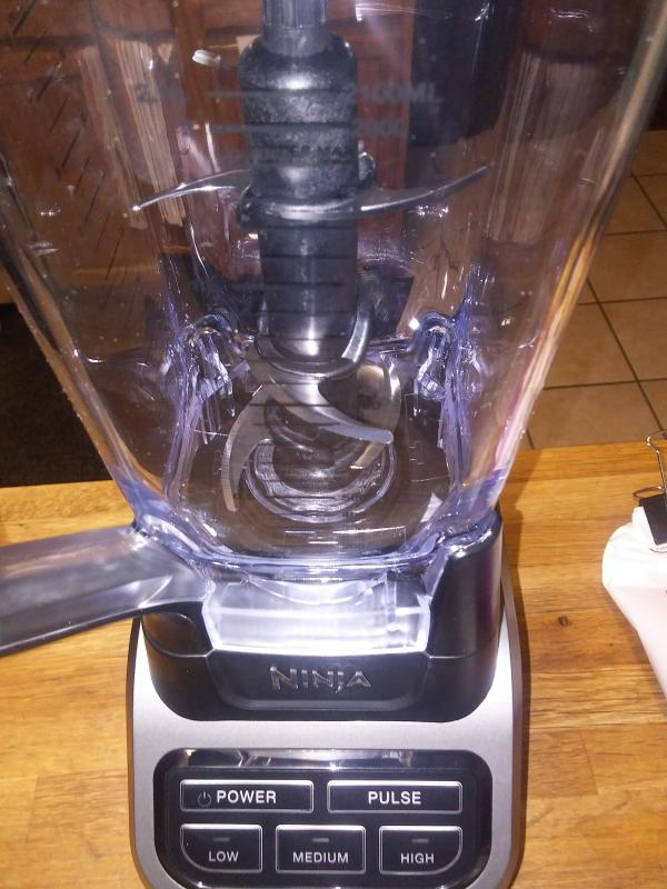 Ninja 72-oz Black/Silver 1000-Watt Pulse Control Blender in the