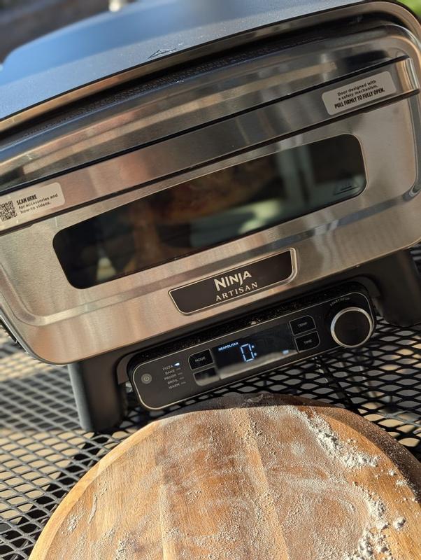 Ninja Artisan™ 5-in-1 Portable Pizza Oven in Black and Gold