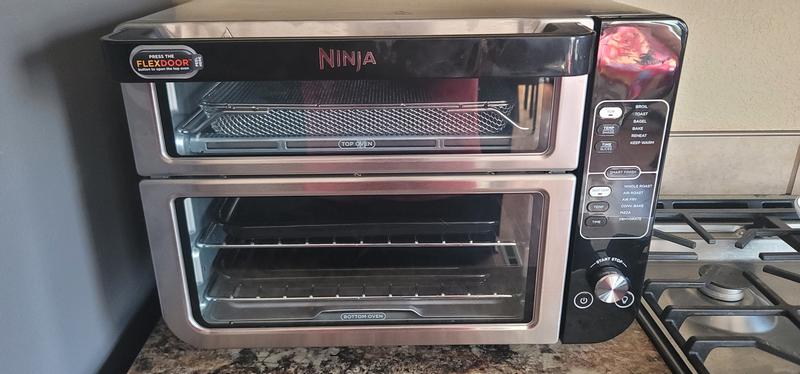 Ninja 12-in-1 Double Oven with FlexDoor, FlavorSeal & Smart Finish, Rapid  Top Oven, Convection and Air Fry Bottom Oven - DCT401 1 ct