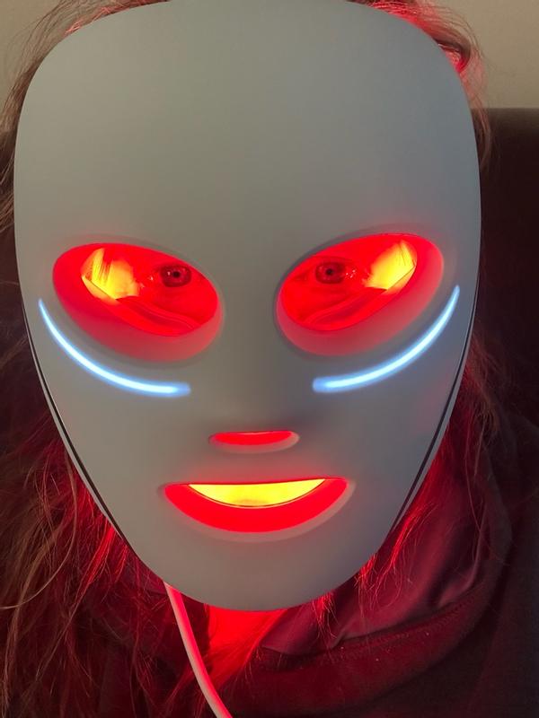CryoGlow mask and under-eye cooling pads
