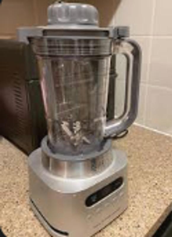 Great for thick smoothies and great at blending for its speed.