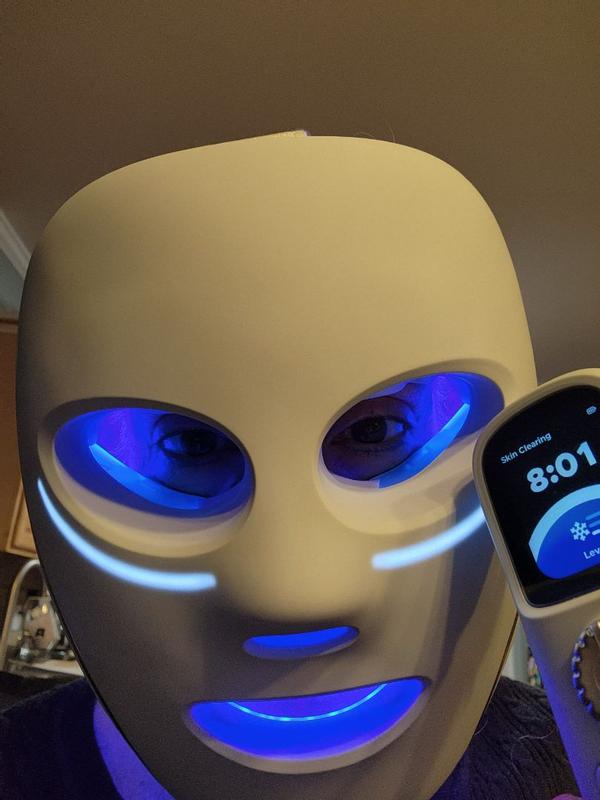 CryoGlow mask with remote during use