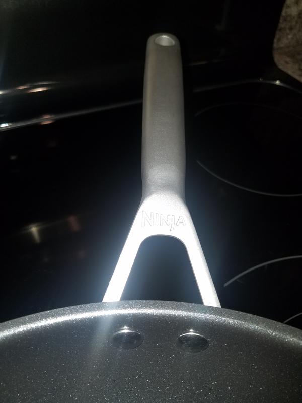 Sturdy handle with option to hang up!