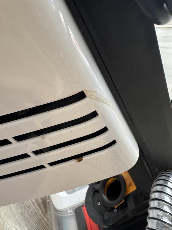 you can see the dirty water dried there.