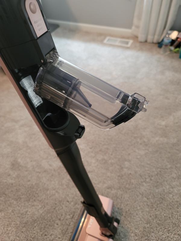 Easy emptying dust cup