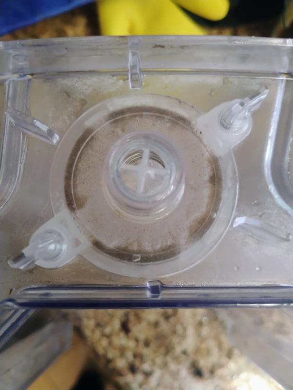 Slim in water holder can't clean