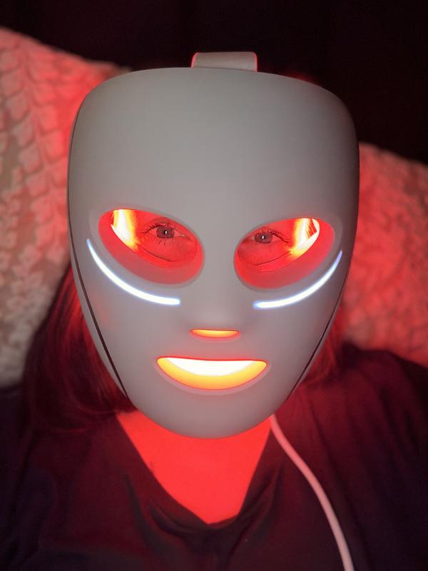 Customer photo for "Great cooling plates and warm led mask"