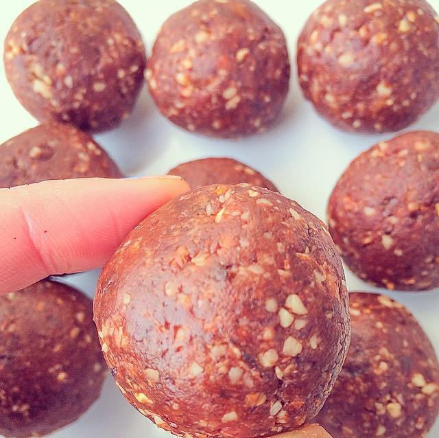 Cacao & Hazelnut Energy Balls