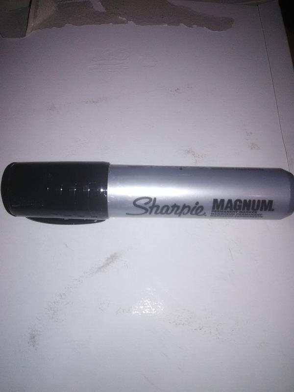 Sharpie Magnum Large Chisel Tip Permanent Marker Pen