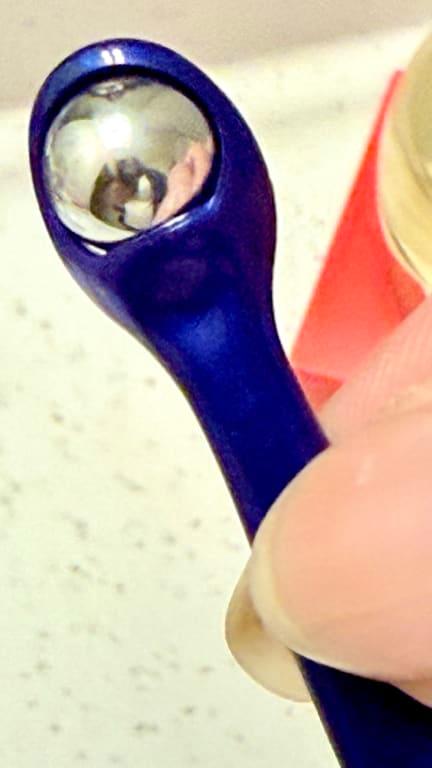 I love the little metal ball on the applicator