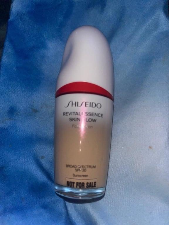 資生堂 REVITAL ESSENCE 140 Porcelain 30ml Shiseido Revitalessence Skin Glow Foundation 140 Porcelain