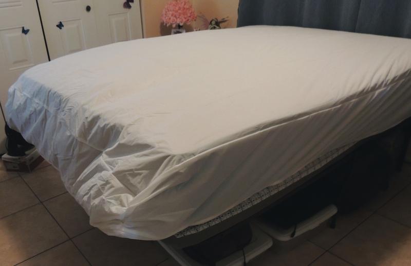 Queen size cover on a Full sized mattress.